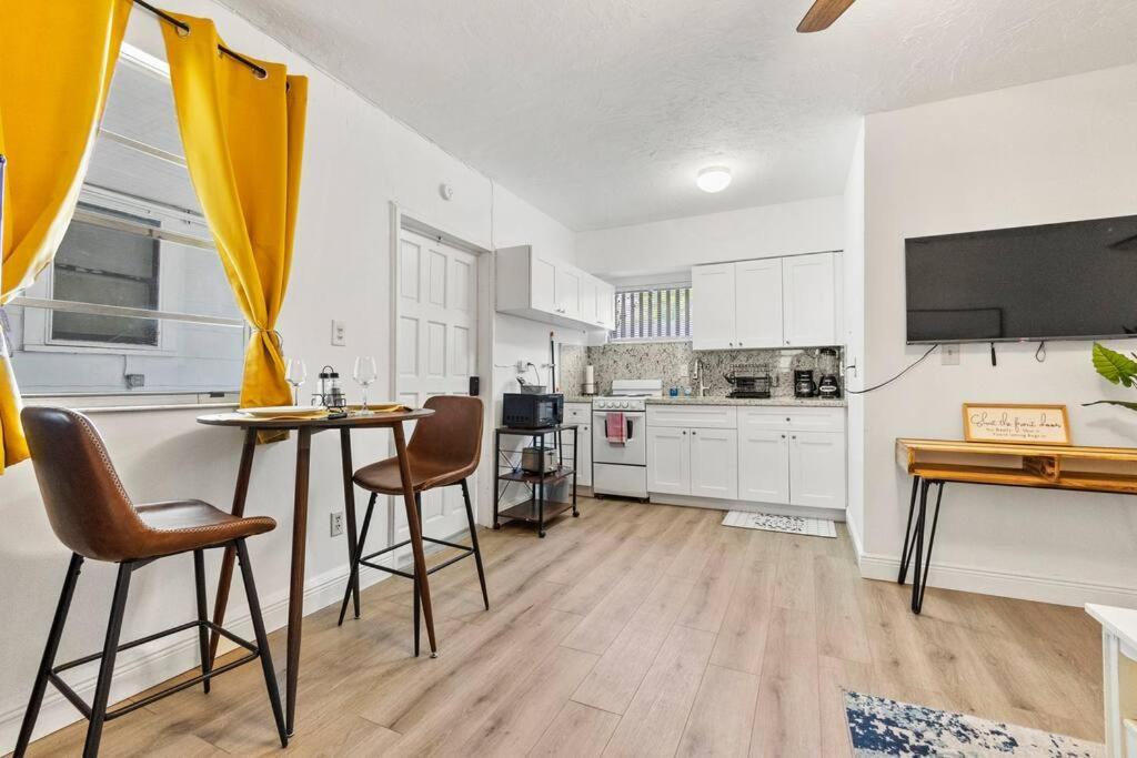 Intimate Casita Mia Minutes Away From Airport, Calle 8, Brickell, Coral Gables, The Beach And More! Miami Esterno foto